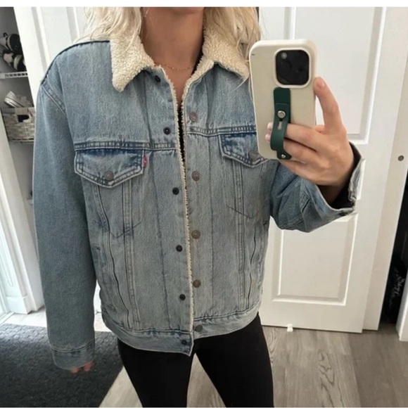 Levi’s Denim Sherpa jacket medium (or small oversized) - Picture 2 of 4